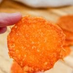 cheddar cheese crisp help in hand